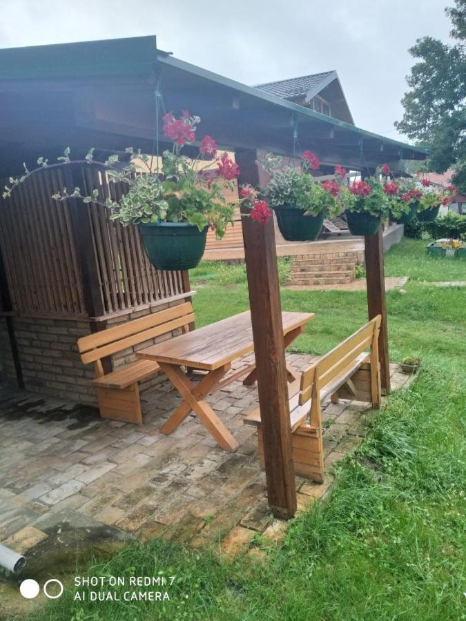 Udicarski Dom Usce Aljmaš Exterior foto